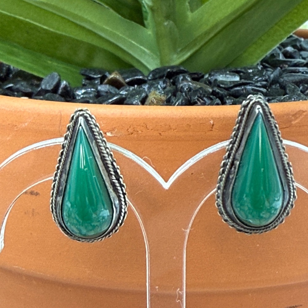 ⭐️Mexico Sterling Silver Green Onyx Jade Earrings Vintage Screw Back